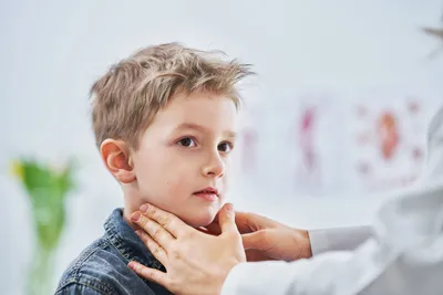 Аденоиды у детей, как выполняется удаление и лечение?