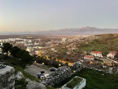 Пляж города Himara- Vlore, Албания Редакционное Фото - изображение  насчитывающей городок, среднеземноморск: 167168926