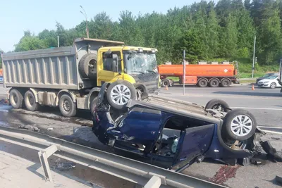 В Подмосковье четыре человека пострадали при ДТП с грузовиком — РБК