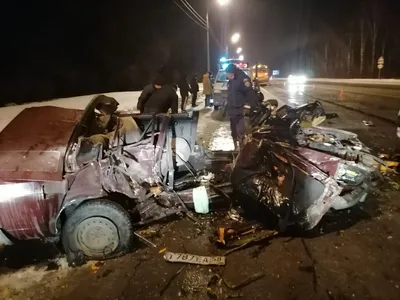 Смертельная авария с тремя грузовиками и легковушкой произошла в Подмосковье  | 360°