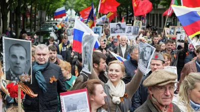 В Новосибирске \"Бессмертный полк\" собрал около 200 тысяч участников -  Российская газета