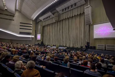 В БКЗ «Октябрьский» проходит концерт ко Дню народного единства | Телеканал  Санкт-Петербург