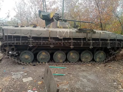 BMP-2M Berezhok Infantry Fighting Vehicle - YouTube