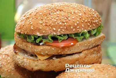 Рецепт бургера с мясной котлетой и беконом