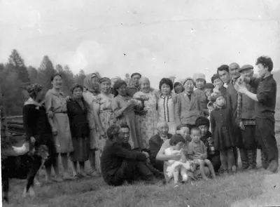 Buri︠a︡ty-zhivopist︠s︡y, razrisovyvai︠u︡shchie \"burkhanov\". | Library of  Congress