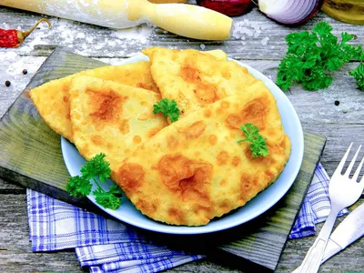 Чебуреки с пузырьками хрустящие на водке рецепт с фото пошагово - 1000.menu