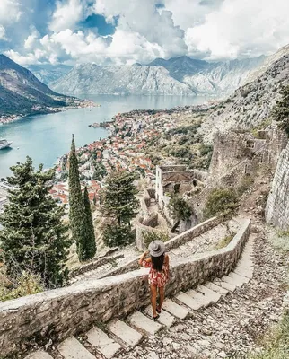 Солнечное утро в сентябре на прогулке в Budva, Черногория Редакционное  Стоковое Фото - изображение насчитывающей тепло, променад: 60347223