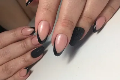 френч маникюр, чёрный френч, лунки | Nails, Nail art, Beauty