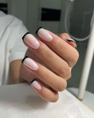 Салон \"Модный маникюр\" - 💅Красота!💋Выкладной черный витражный френч с  поталью во внутреннем дизайне! Мы обе получили кайф. Я от работы, девушка  от ногтей!!! Мастер Березнякова Эмма Моделирование френч, дизайн💰 2300р.  #наращиваниеногтейворонеж ...