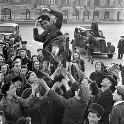 Самый счастливый день. Девятое мая 1945 года в фотографиях - РИА Новости,  09.05.2020