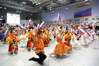 Дружба народов, лицом к фотографу, …» — создано в Шедевруме