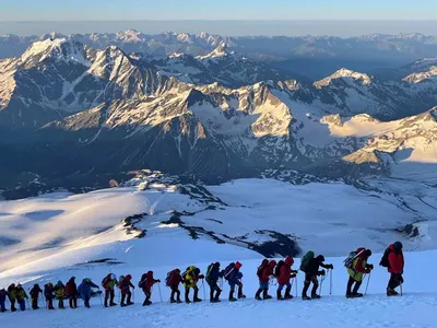 Гора Эльбрус: где находится, как добраться, маршруты, фото