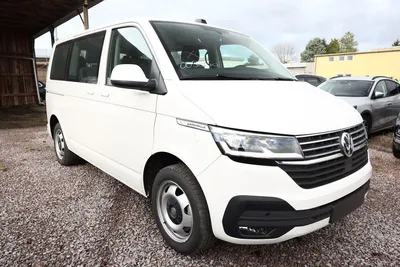 2016 roter VW Volkswagen Caravelle Executive TDI B Schaufensterwagen auf  dem Festival of Transport fand die in der Küstenstadt Fleetwood,  Lancashire, Großbritannien Stockfotografie - Alamy