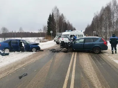 Появились фото аварии с тремя пострадавшими в Воронеже