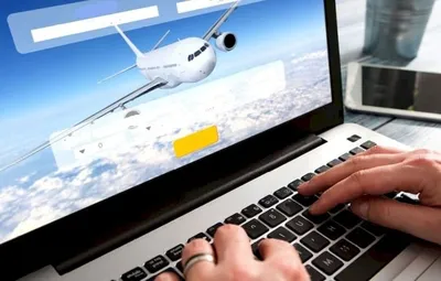 Самолет и паспорт билеты на белом фоне игрушки Стоковое Изображение -  изображение насчитывающей пасспорт, бело: 210788823