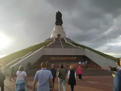 Кузбасский Трептов-парк, сквер на месте «Зимней вишни» и знаменитый  спотыкач: Гуляем по Кемерово | Вслух.ru