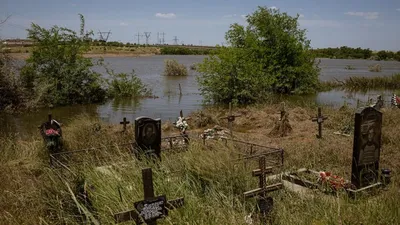 Спорные данные: чем грозят публикации фотографий с кладбищ | Статьи |  Известия