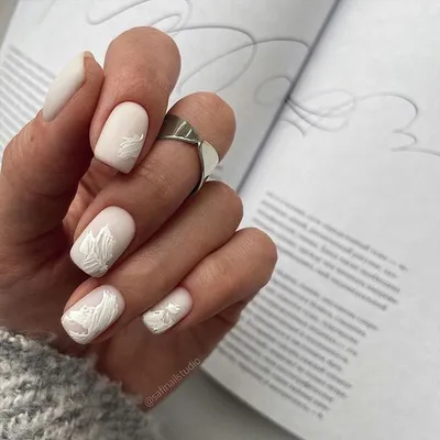 Маникюр на короткие ногти 2023-2024 - модные идеи и новинки | Manicure,  White nails, Stylish nails art