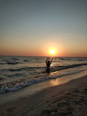 𝗣𝗛𝗢𝗧𝗢 𝗜𝗗𝗘𝗔 𝗙𝗢𝗥 𝗬𝗢𝗨 on Instagram: \"ИДЕИ ДЛЯ ФОТО НА МОРЕ 🌊✨  _ _ _ _ _ _ _ _ _ _ _ _ _ _ Сохраняй, что бы не потерять ❤️😊 #