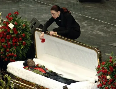 Как проходили самые дорогие и пышные похороны известных людей в истории:  vakin — LiveJournal