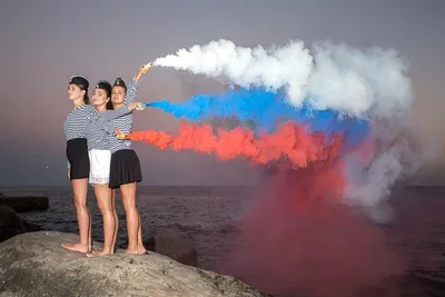 Дым идея фото с цветным дымом 💜 | Цветной дым, Фотосессии подростков, Позы  моделей