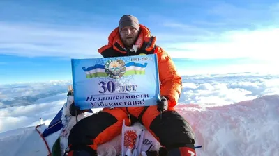 Альпинист из Узбекистана покорил Эверест — головокружительное фото