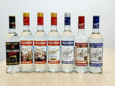 Бутылку водки Absolut небольшой Редакционное Стоковое Фото - изображение  насчитывающей ликвор, добычи: 175091708