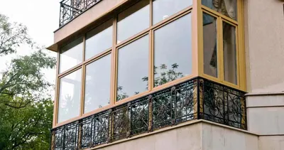Французское остекление балконов и лоджий от пола до потолка под ключ