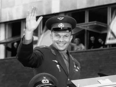 Неизвестный Гагарин: какие факты рассекретили из личного дела первого  космонавта