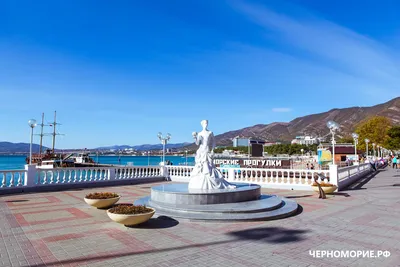 Вид с воздуха на бухту Геленджик Фото курортного города с горы кавказских  гор Стоковое Изображение - изображение насчитывающей красивейшее,  самомоднейше: 159238901