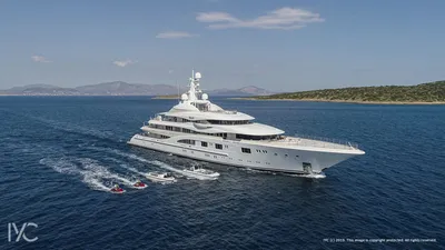 Яхты в Европе купить, продажа моторных б/у яхт в Европе с доставкой -  Azimut Yachts