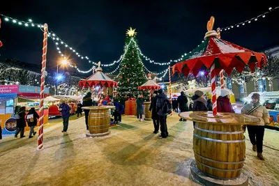 Не забудьте заглянуть на наши новогодние ярмарки! 🎄🎁 Там вы найдете  множество вариантов для украшения дома и красавицы-ёлки, и большой… |  Instagram