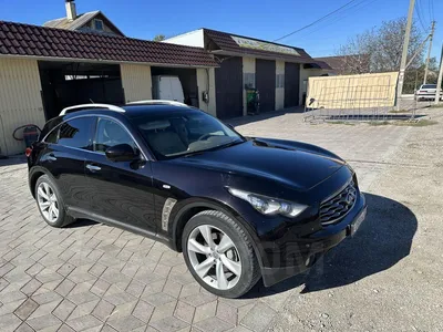 Возможно, это самая приметная Infiniti в городе. Сколько за нее просят?