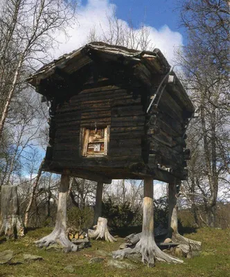 Детский деревянный конструктор Избушка на курьих ножках.