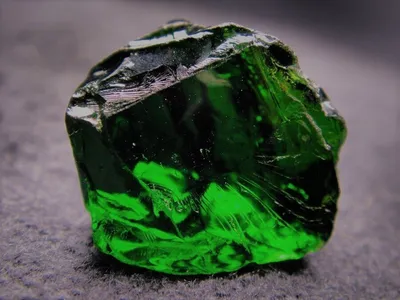 Изумруд (разн. берилла), Emerald, Smaragd, Emeraude • Mineral Catalog