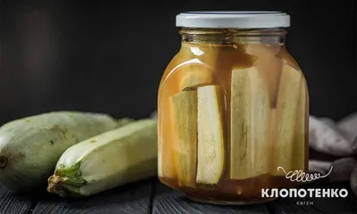 Вкусные маринованные кабачки на зиму: рецепт хрустящих кабачков на зиму с  зеленью и чесноком | FoodOboz