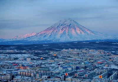 Фотография: Здание Камчатского обкома КПСС в городе Петропавловске- Камчатском | Фотогалерея: Петропавловск-Камчатский - Камчатские фотографии  | Камчатка, Петропавловск-Камчатский: история Камчатки, история  Петропавловска-Камчатского, фото Камчатки