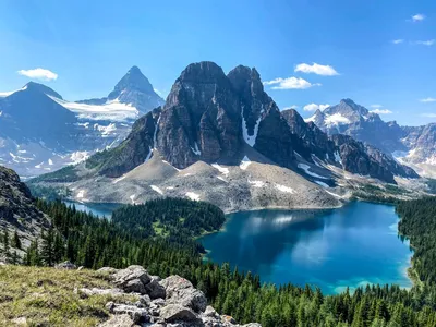 Фотографии Лучи света Канада Mount Assiniboine Горы Солнце Природа