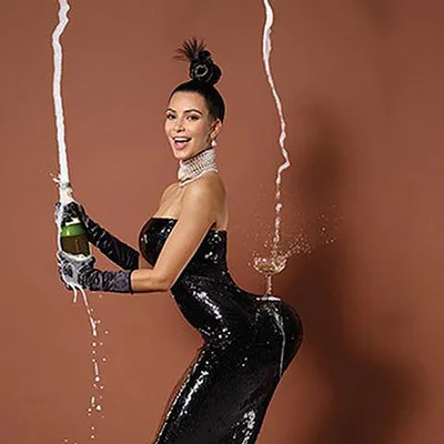 Кардашьян украла идею скандального снимка с шампанским и бокалом - KP.RU