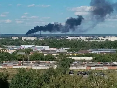 Дым из трубы стоковое изображение. изображение насчитывающей изменять -  161815725