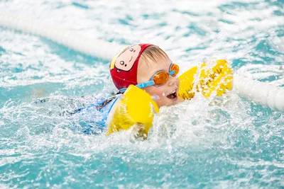 Плавание для детей с инструктором в фитнес-центре «Нордин», обучение  плаванию ребенка с тренером