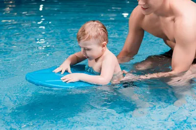 Плавание для детей (с рождения до 6 месяцев) | Детский медицинский центр  \"ЧудоДети\"