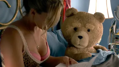 Скачать обои Ted, пиво, Третий лишний, дружба, михо, Марк Уолберг, медведь,  раздел фильмы в разрешении 1024x1024