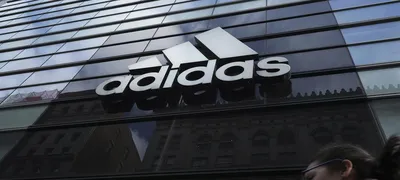 Markenkooperation samt Kampagne: Adidas und Capital Bra umgarnen Rap-Fans  mit limitiertem Sneaker - HORIZONT