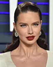 Supermodel Adriana Lima Shares 'Struggle' to Embrace Her Post-Pregnancy  Body - Parade