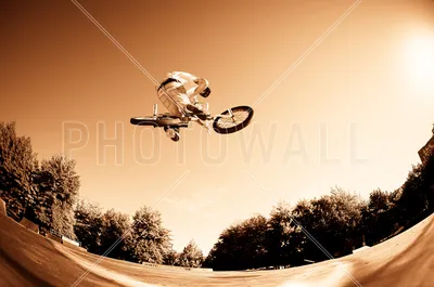 High BMX Jump – traumhafte Leinwand-Kunst – Photowall