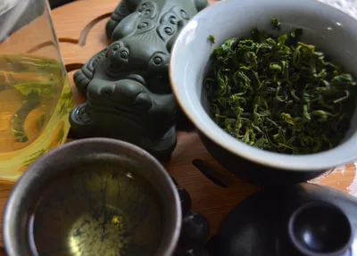 Какие травы нужно пить вместо чая в июне. Пять идеальных сочетаний трав и  специй — читать на Gastronom.ru