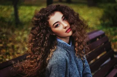 Уход за кудрявыми волосами: метод Curly Girl и советы казанского сообщества  - Инде