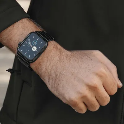 Still the best smartwatch, but the Fitbit Versa is a close second - CNET