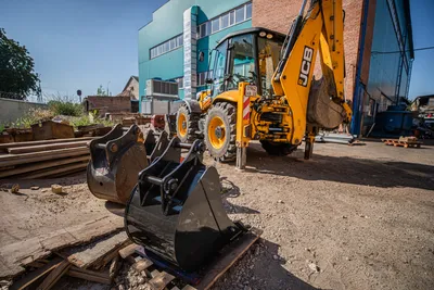 Аренда и услуги ямобура на базе экскаватора-погрузчика (JCB 3CX) в Москве и  Московской области - «ДЭКАР Строй»